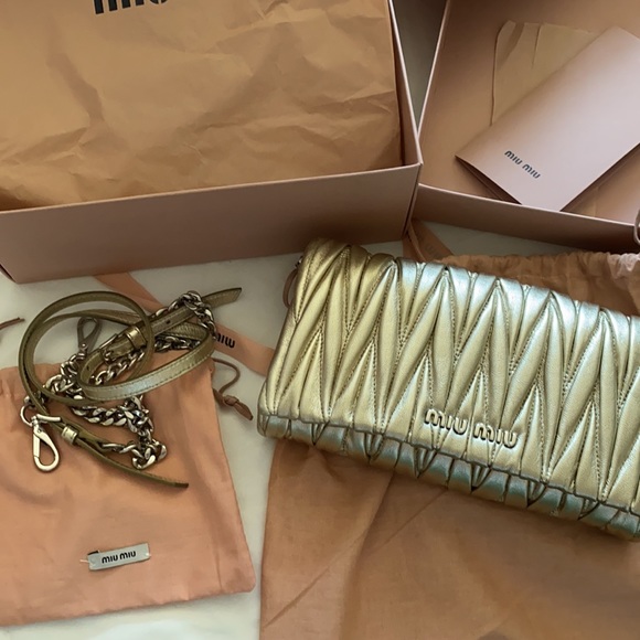 BRAND NEW WITH ALL INCLUSION - Picture 4 of 4